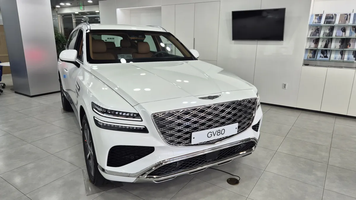 가족차 후보 제네시스 GV80 흰색 정면